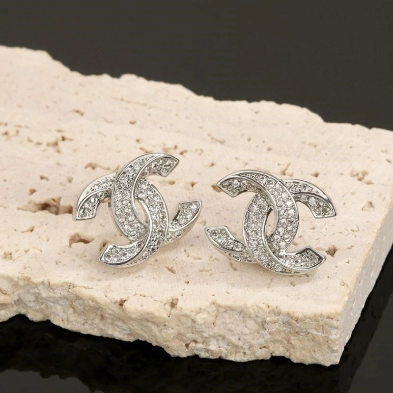EyeCatching Chanel Earrings 221565