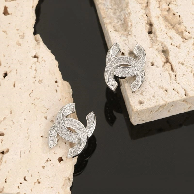 EyeCatching Chanel Earrings 221565
