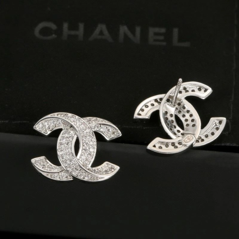 EyeCatching Chanel Earrings 221565