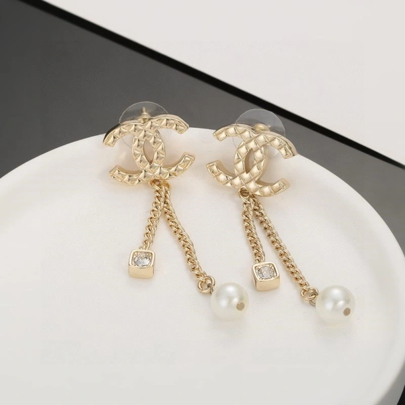 Comfortable Chanel Earrings 221552