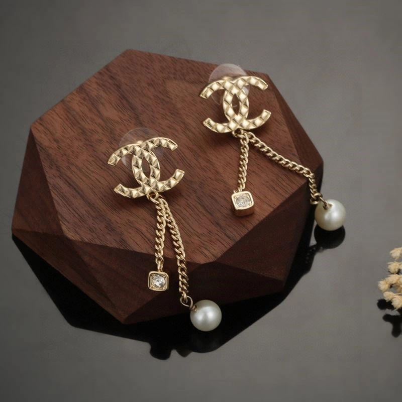 Comfortable Chanel Earrings 221552