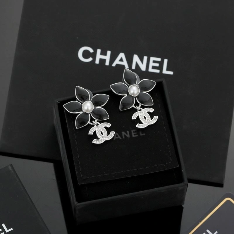 Sophisticated Chanel Earrings 221557
