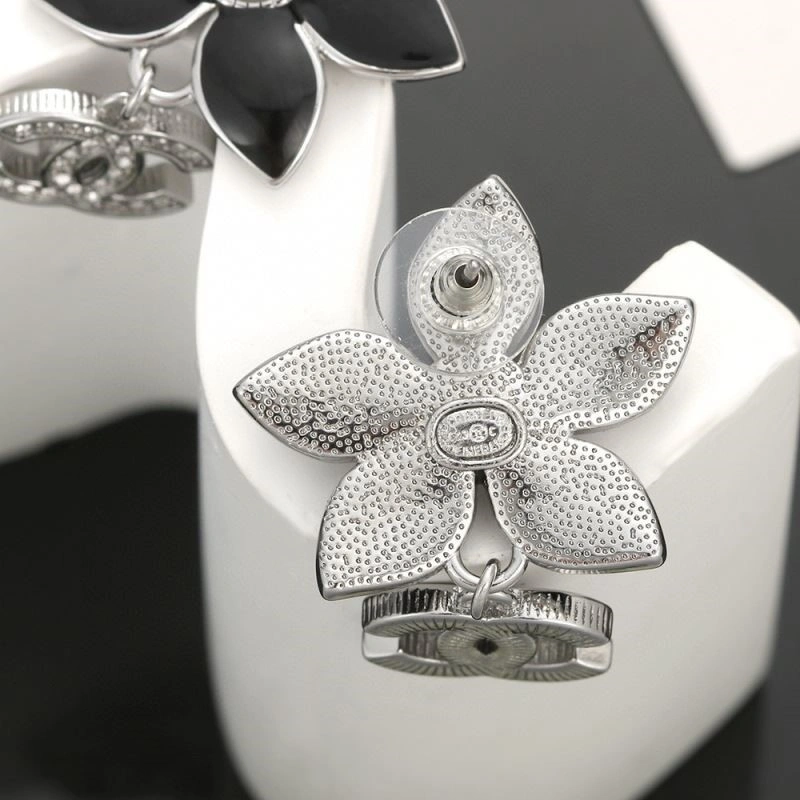 Sophisticated Chanel Earrings 221557