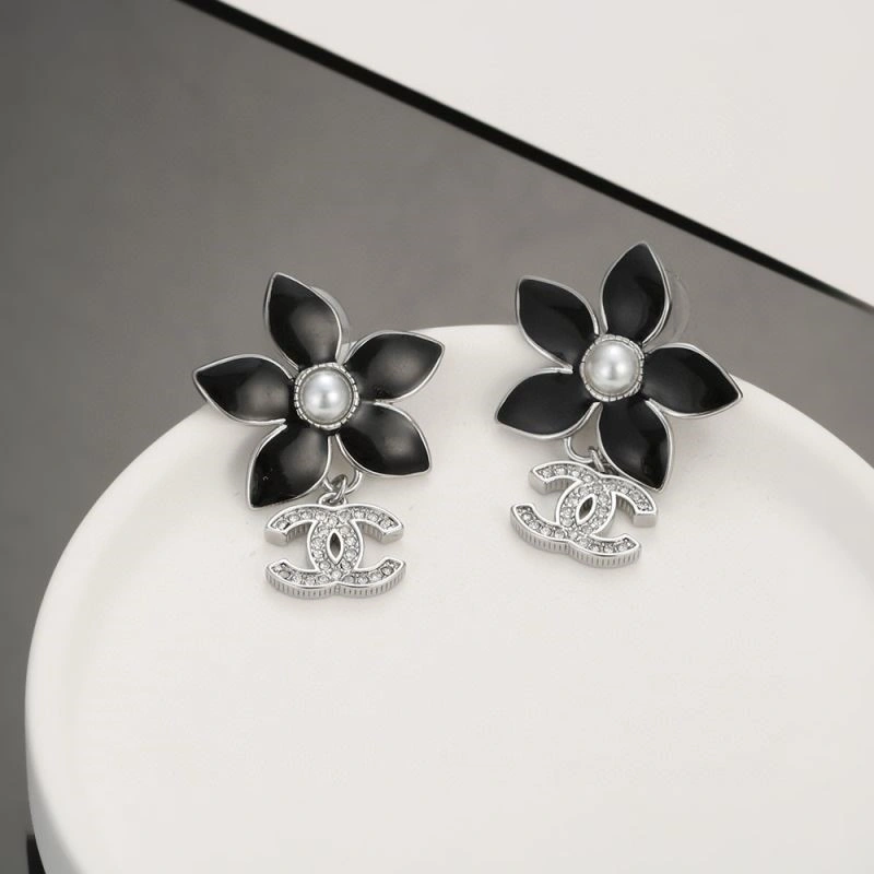 Sophisticated Chanel Earrings 221557