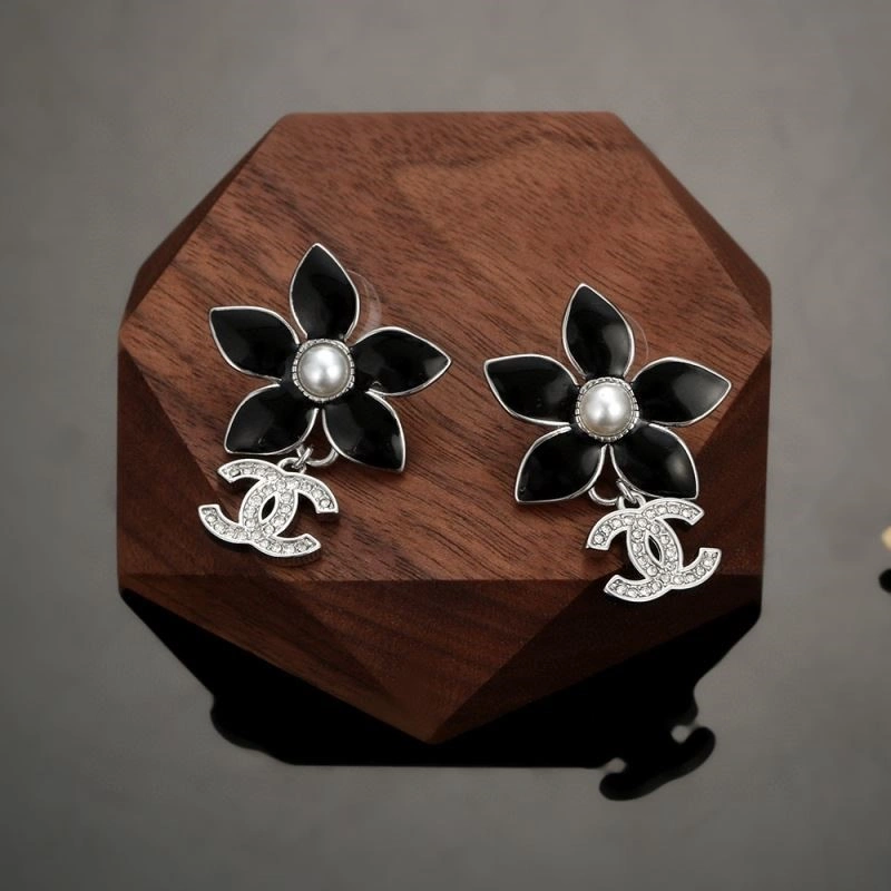 Sophisticated Chanel Earrings 221557