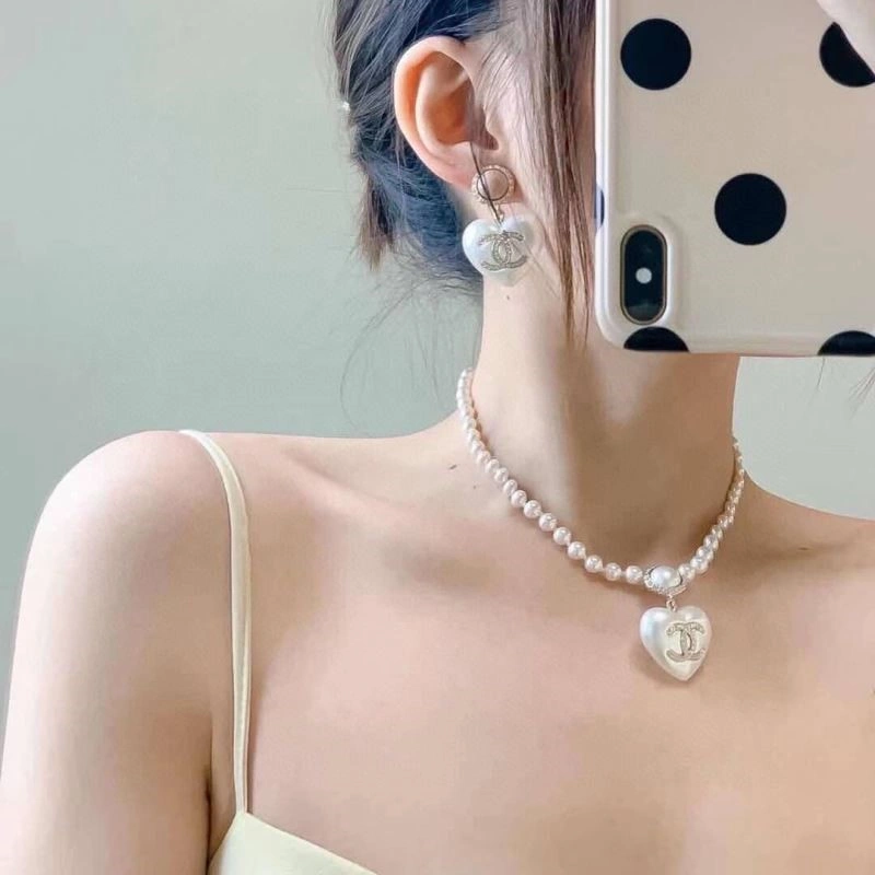 Minimalist Chanel Earrings 221499