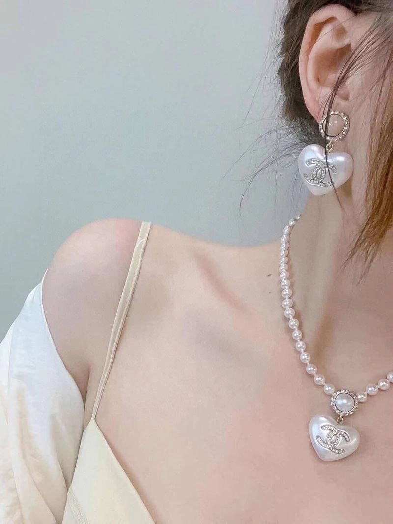 Minimalist Chanel Earrings 221499