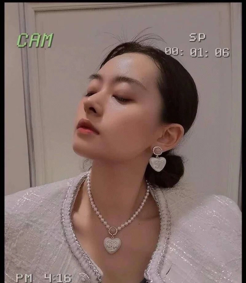 Minimalist Chanel Earrings 221499