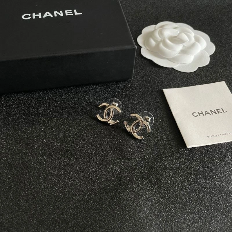 Lightweight Chanel Earrings 221460