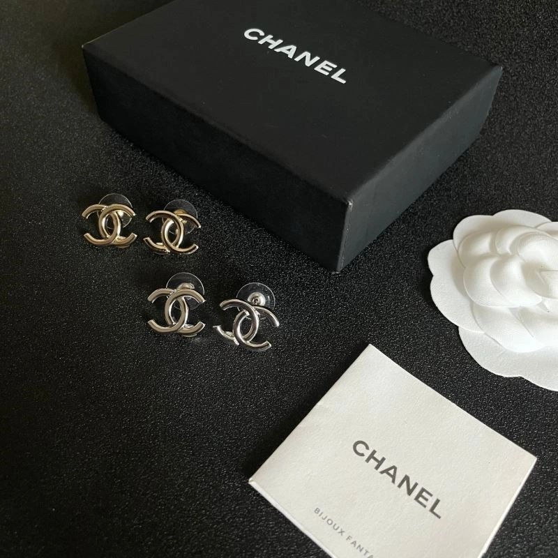 EyeCatching Chanel Earrings 221461
