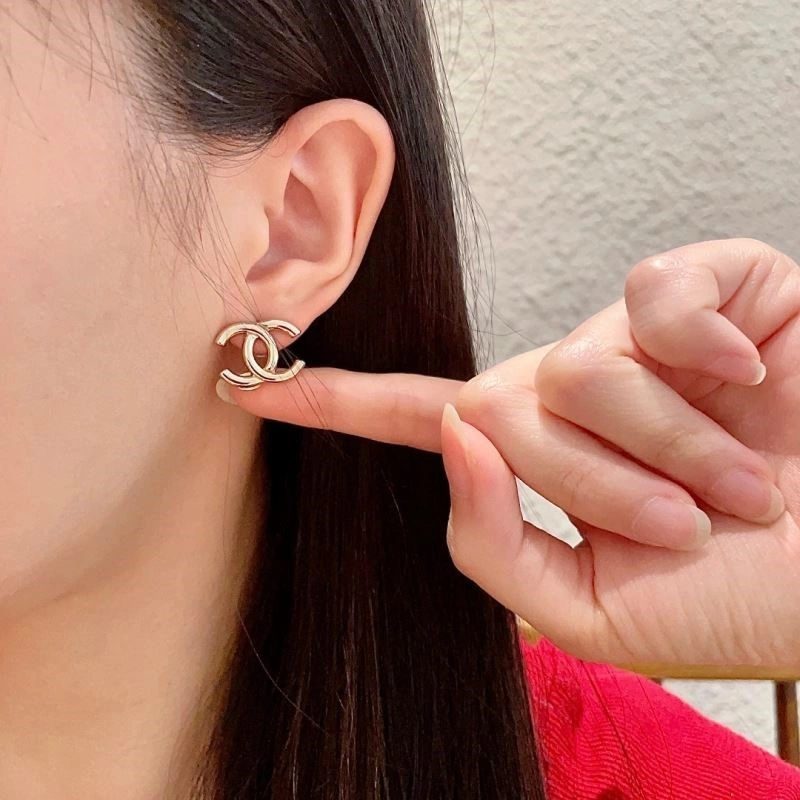 EyeCatching Chanel Earrings 221461