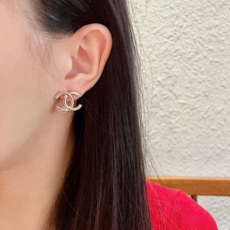 EyeCatching Chanel Earrings 221461