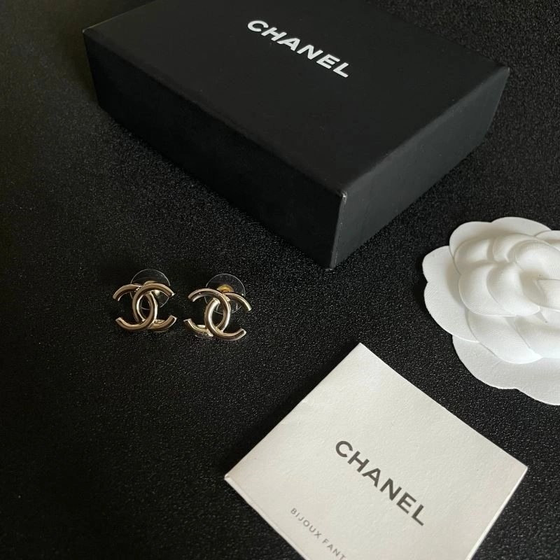 EyeCatching Chanel Earrings 221461