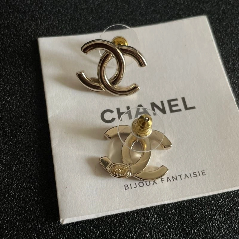 EyeCatching Chanel Earrings 221461
