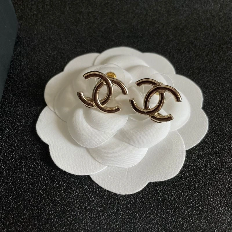 EyeCatching Chanel Earrings 221461