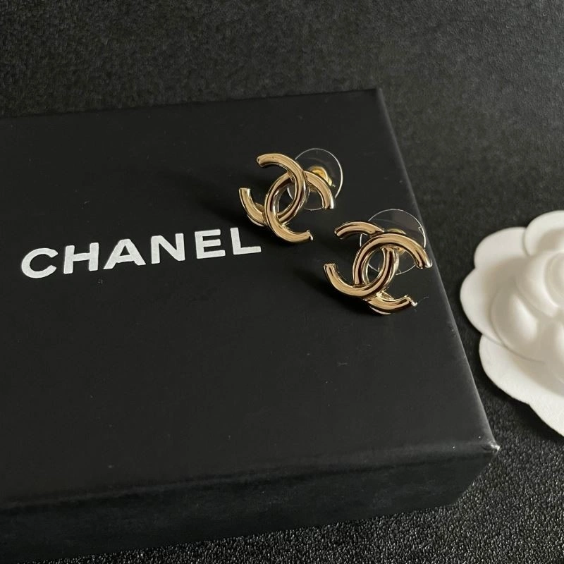 EyeCatching Chanel Earrings 221461