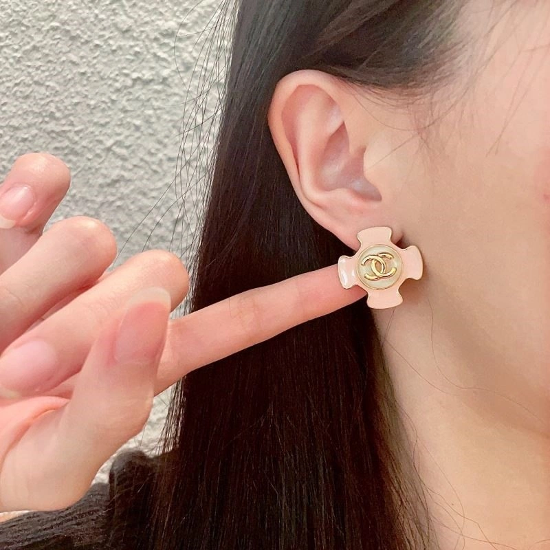 Comfortable Chanel Earrings 221455