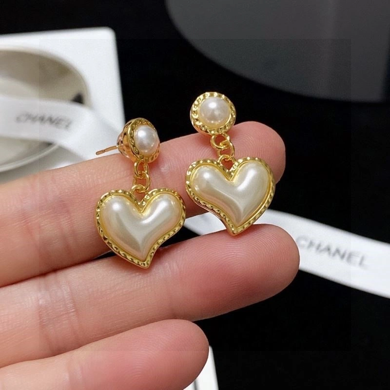 Lightweight Chanel Earrings 221407