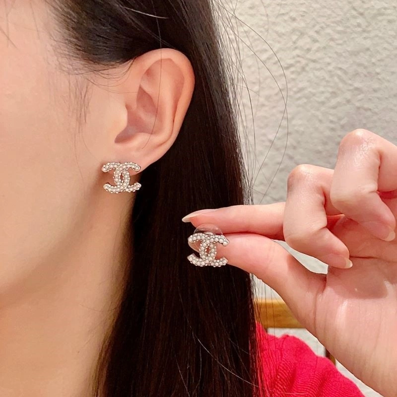 Chanel Earrings Versatile 221372