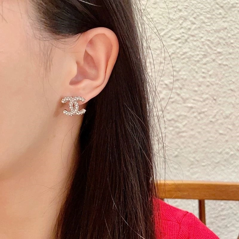 Chanel Earrings Versatile 221372