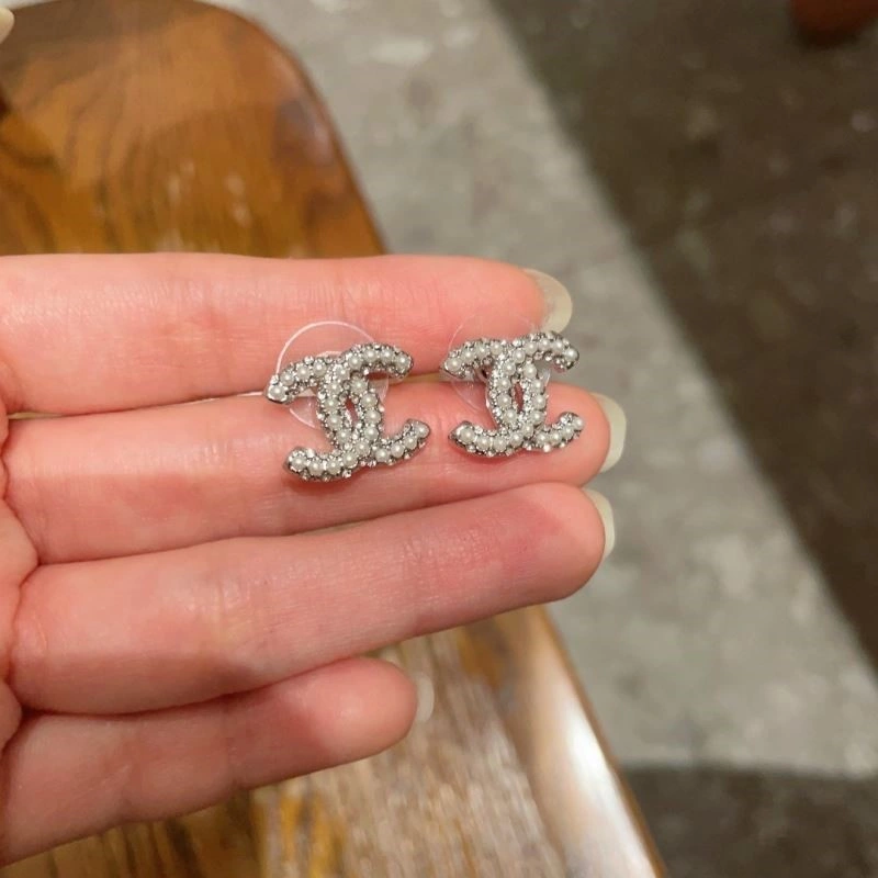 Chanel Earrings Versatile 221372
