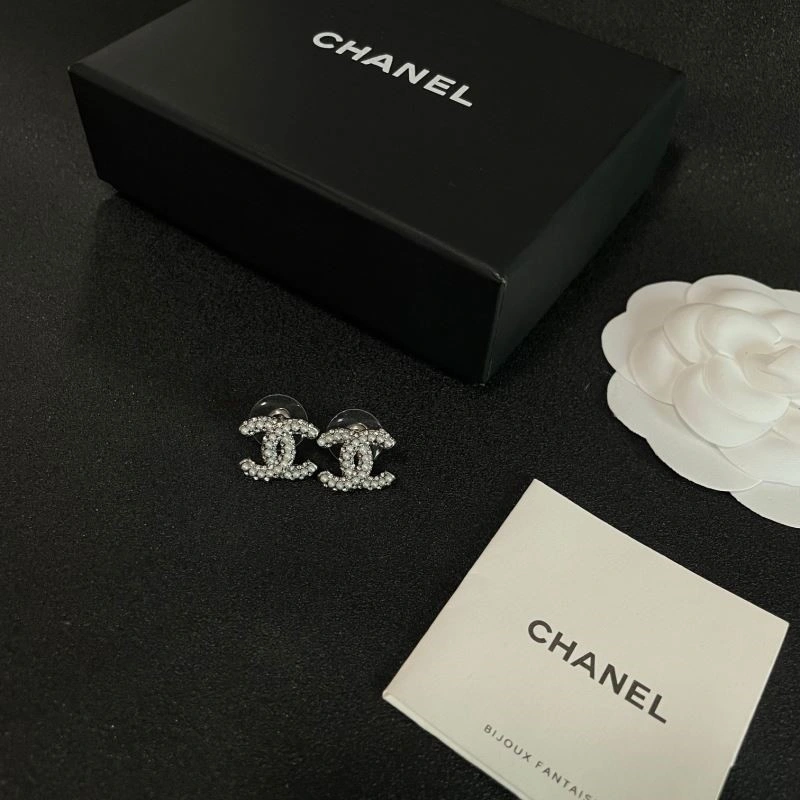 Chanel Earrings Versatile 221372