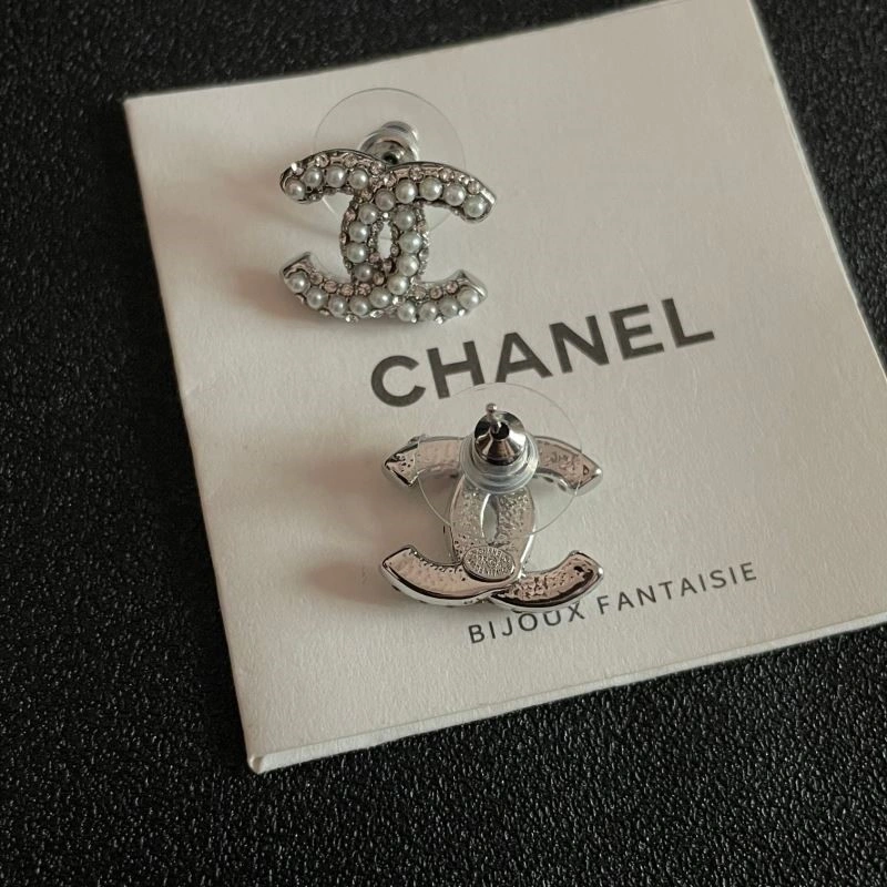 Chanel Earrings Versatile 221372