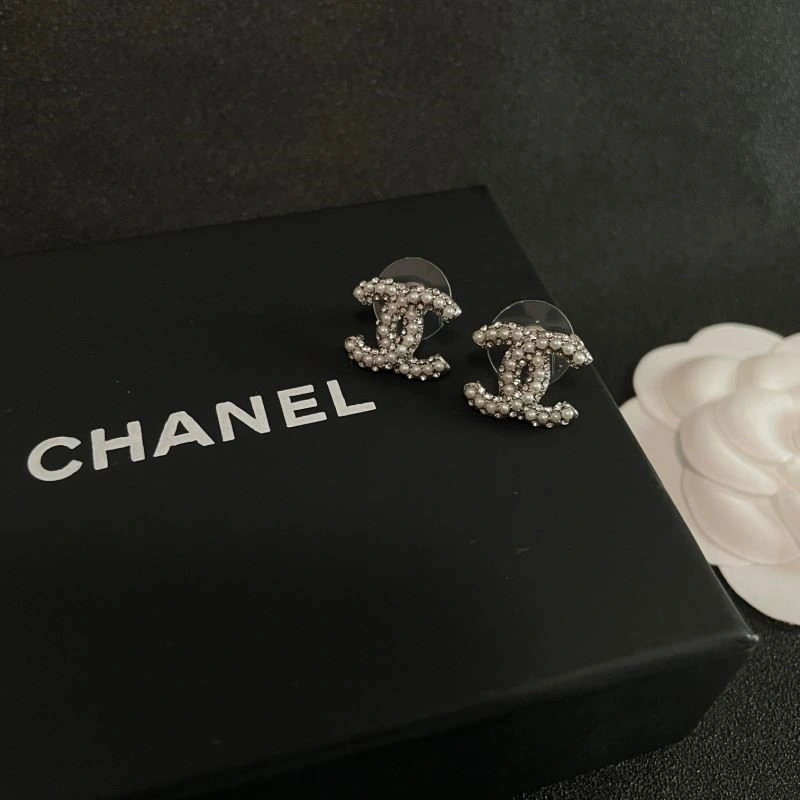 Chanel Earrings Versatile 221372