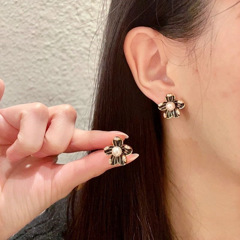 Chanel Earrings Snug 221353