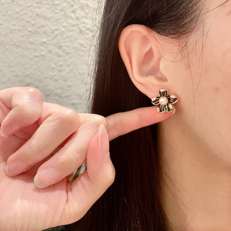 Chanel Earrings Snug 221353