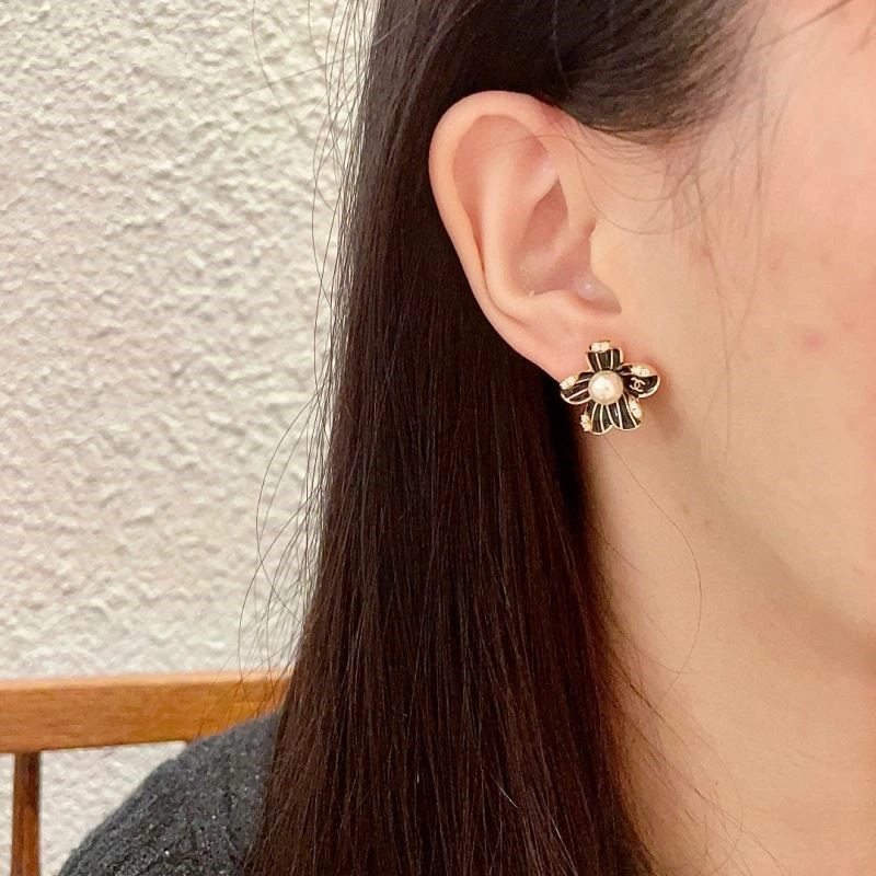 Chanel Earrings Snug 221353