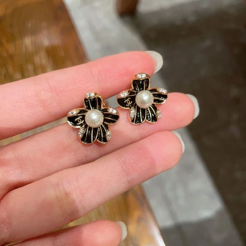 Chanel Earrings Snug 221353