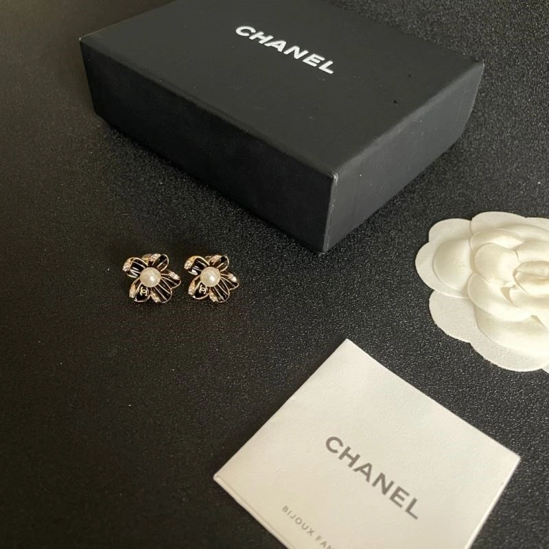 Chanel Earrings Snug 221353