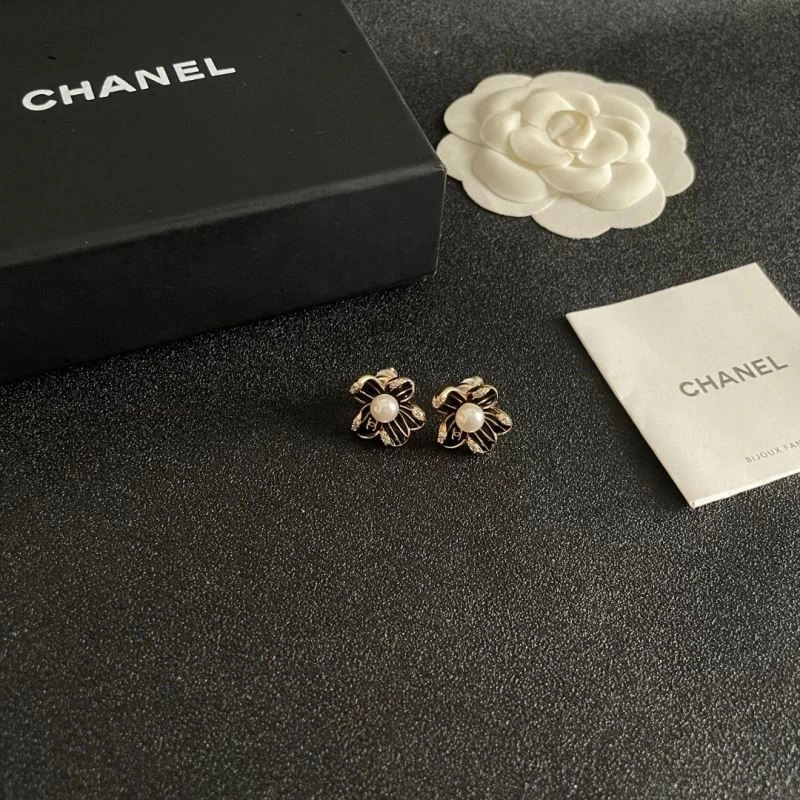 Chanel Earrings Snug 221353