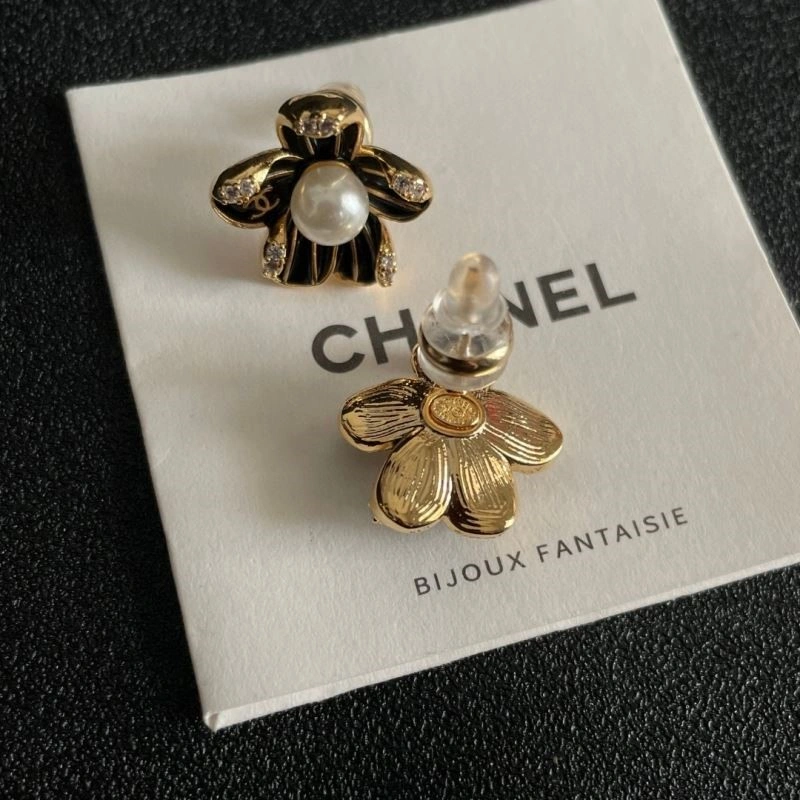 Chanel Earrings Snug 221353