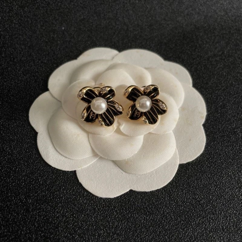 Chanel Earrings Snug 221353