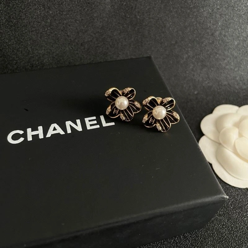 Chanel Earrings Snug 221353