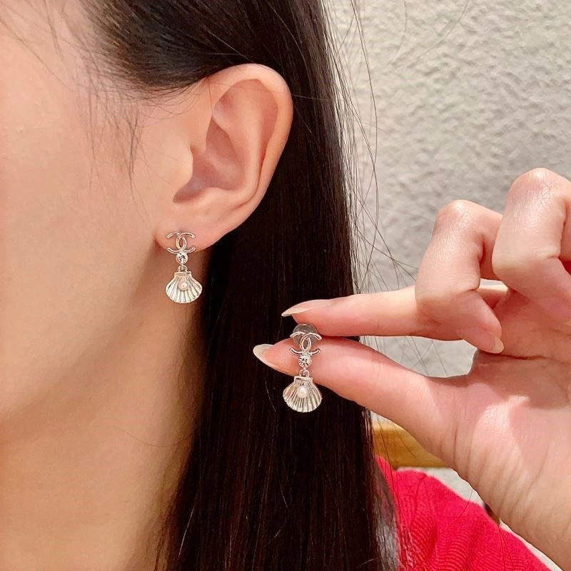 Fashionable Chanel Earrings 221357