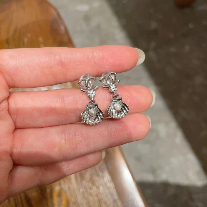 Fashionable Chanel Earrings 221357