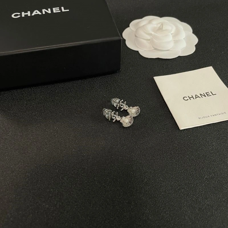 Fashionable Chanel Earrings 221357