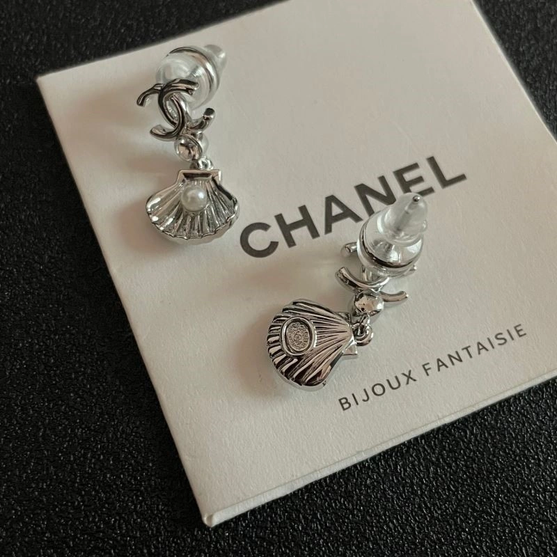 Fashionable Chanel Earrings 221357