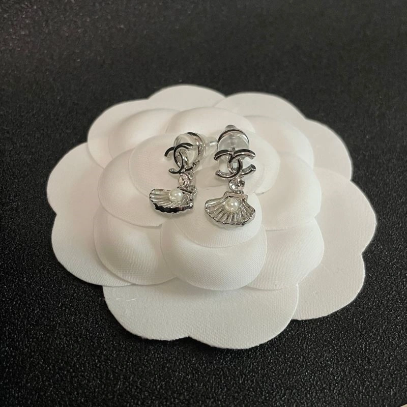Fashionable Chanel Earrings 221357