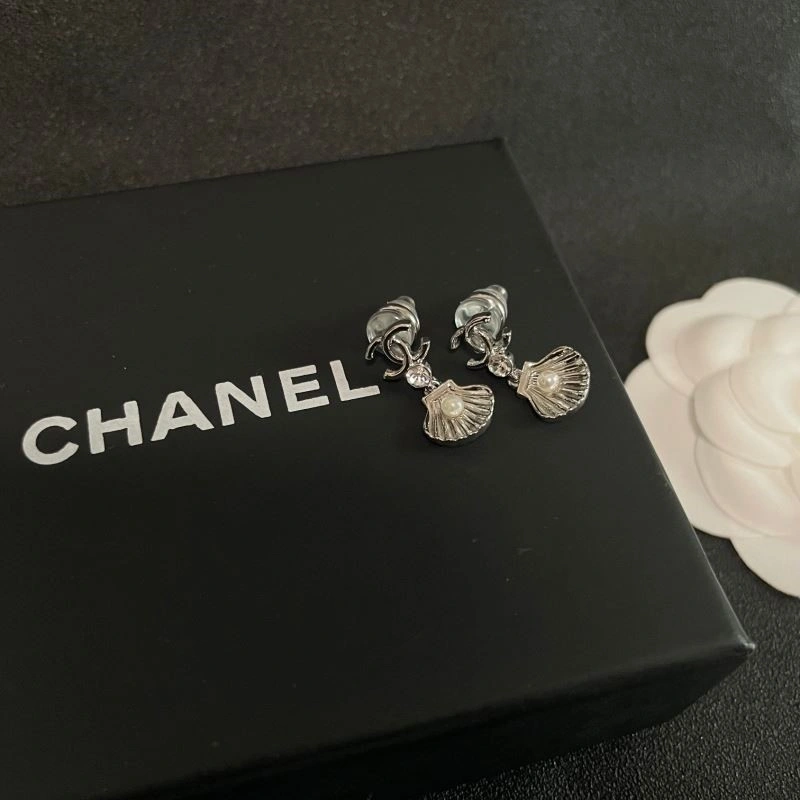 Fashionable Chanel Earrings 221357