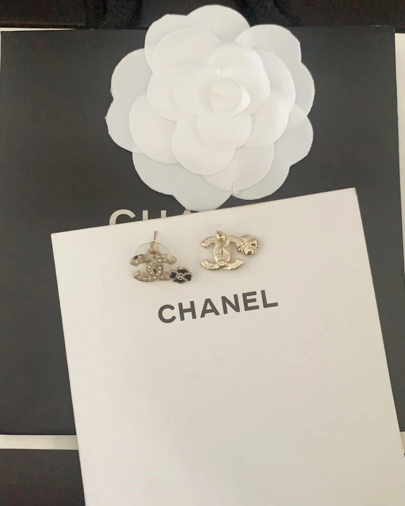 Sleek Chanel Earrings 221331