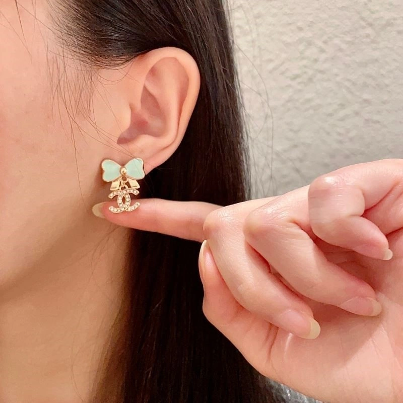Sleek Chanel Earrings 221322