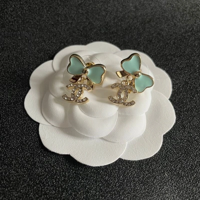 Sleek Chanel Earrings 221322
