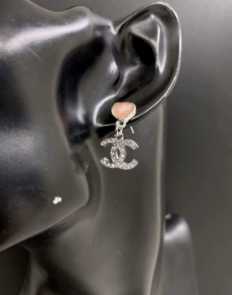 EyeCatching Chanel Earrings 221293