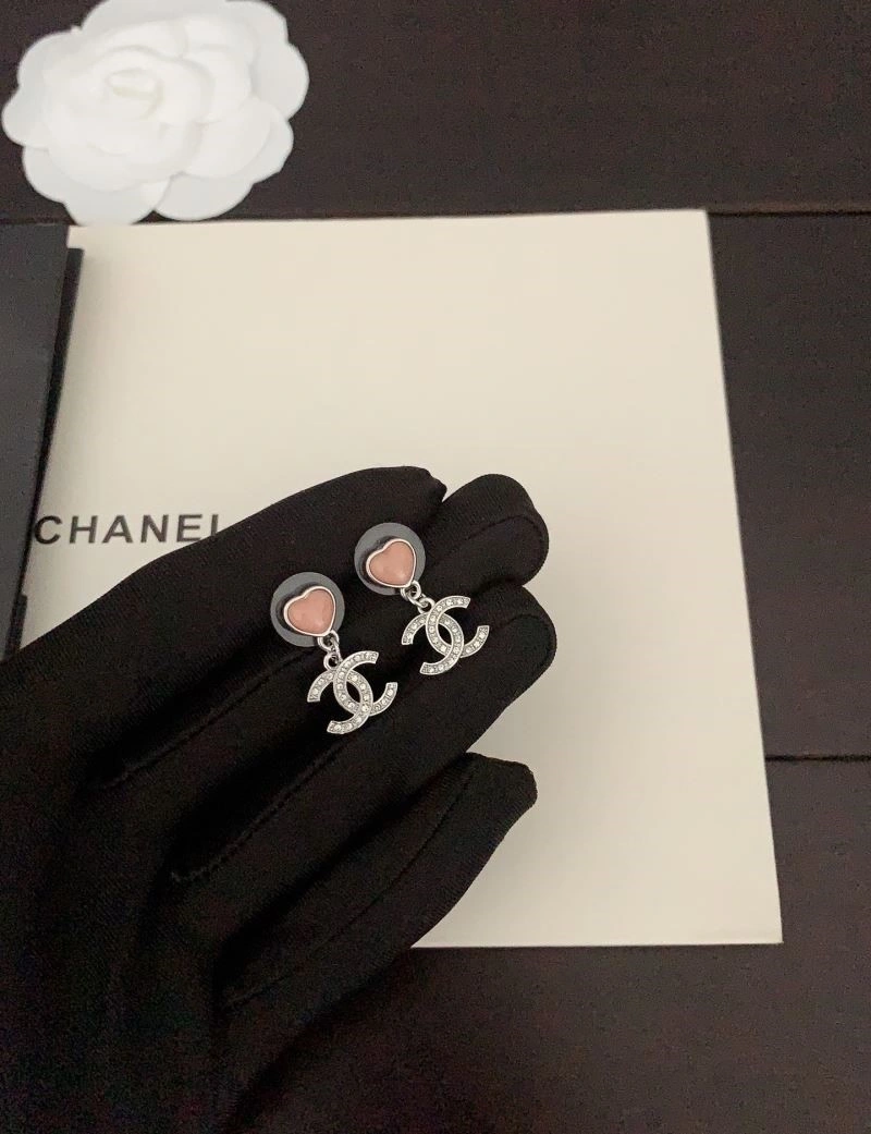 EyeCatching Chanel Earrings 221293