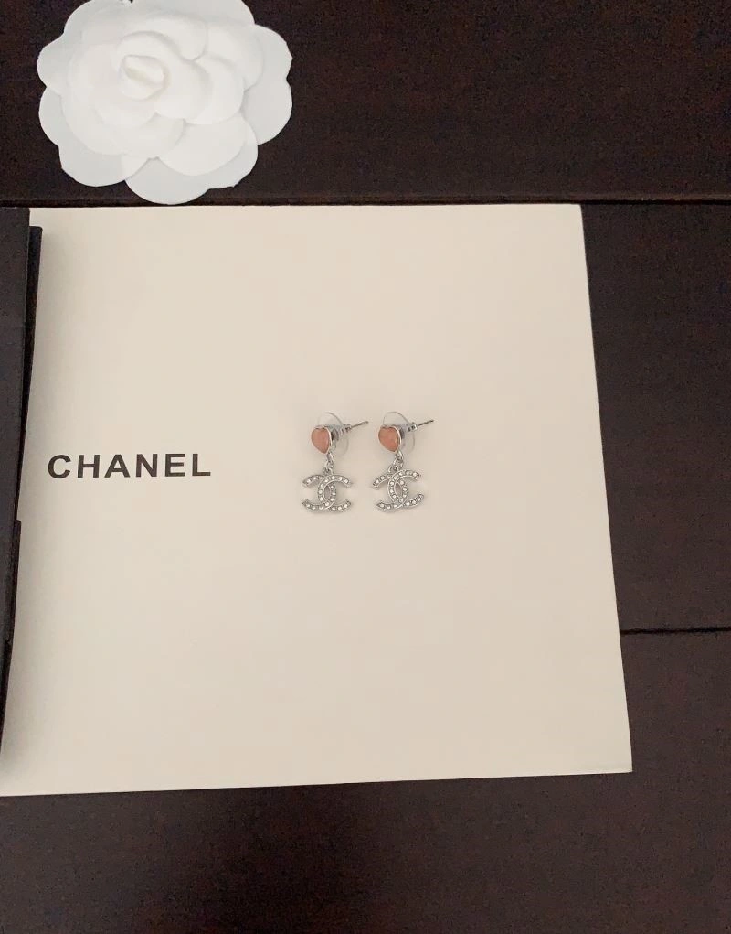 EyeCatching Chanel Earrings 221293