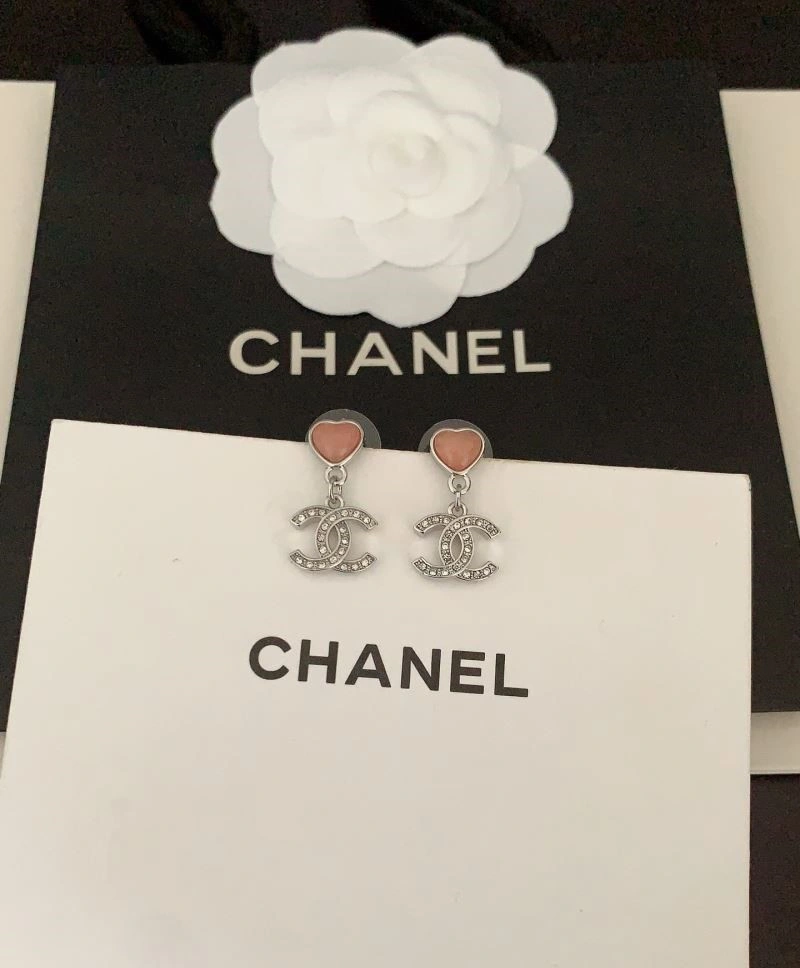 EyeCatching Chanel Earrings 221293